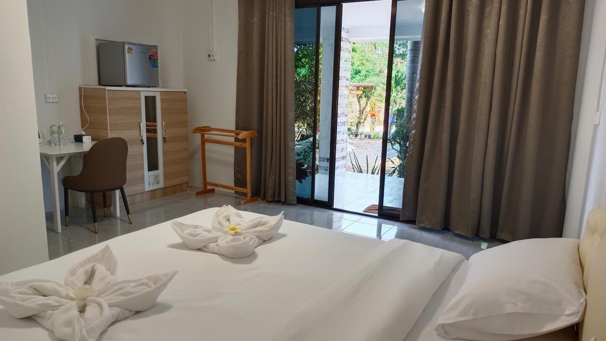 Batikseafood Airport & Room Ban Bo Sai Klang Dış mekan fotoğraf
